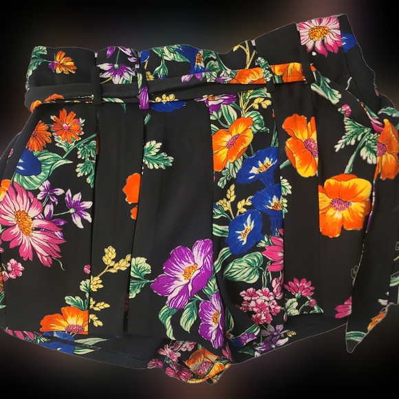 Express Women’s Extreme High Rise Floral Flared Tie Belt Shorts - Picture 2 of 7